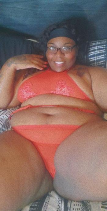 Mzjuicybbw , 27  female escort, Bowling Green