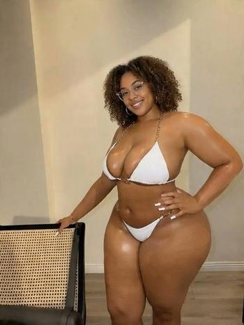 Aria, 28  female escort, Bowling Green